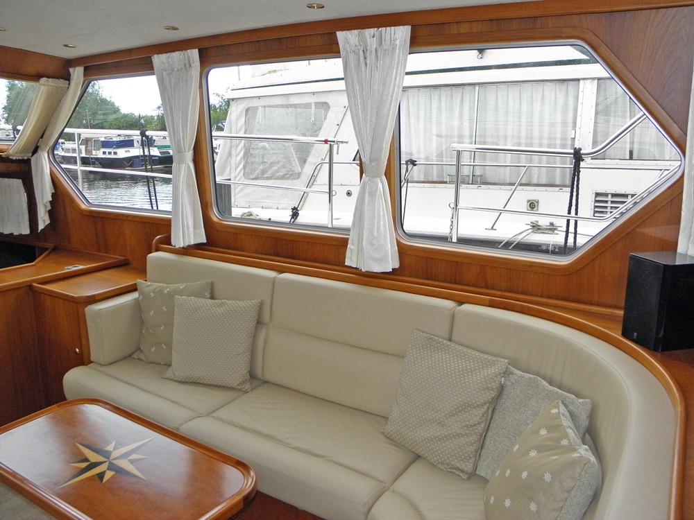 Saloon, Accommodation